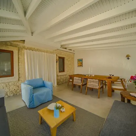 Alacati'da Saunali Jakuzili Villa Cesme