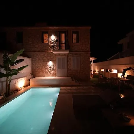 Alacati'da Saunali Jakuzili ヴィラ