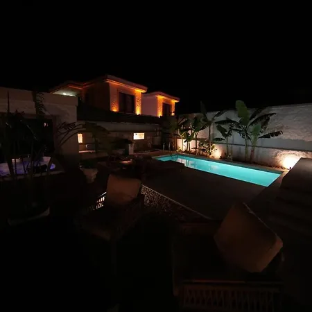 ヴィラ Alacati'da Saunali Jakuzili Çeşme