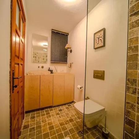 Alacati'da Saunali Jakuzili Villa *