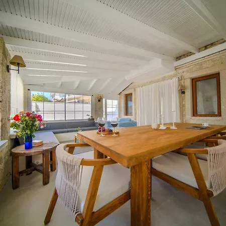 Alacati'da Saunali Jakuzili * Çeşme