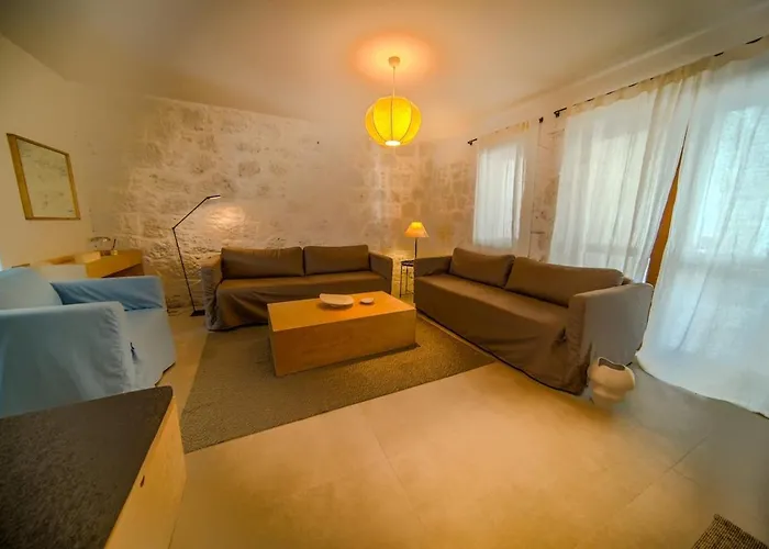 Villa Alaçatı'da Saunalı Jakuzili *