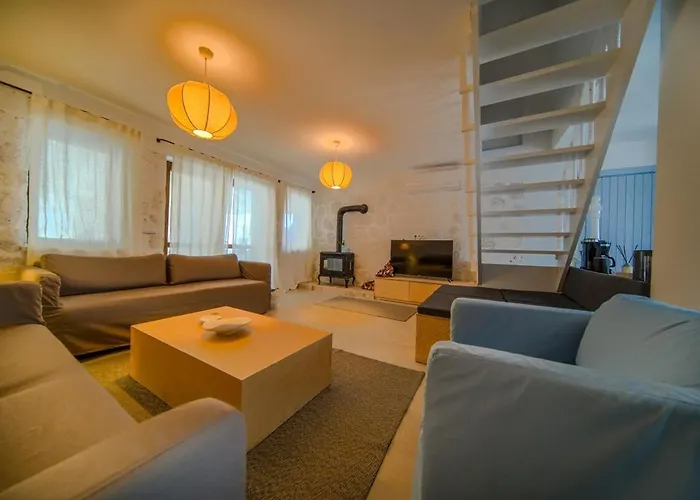 Villa Alaçatı'da Saunalı Jakuzili Çeşme