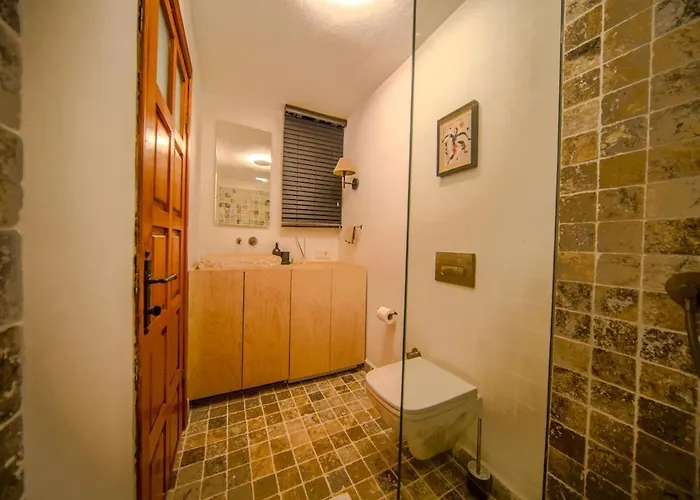 Alaçatı'da Saunalı Jakuzili Villa *