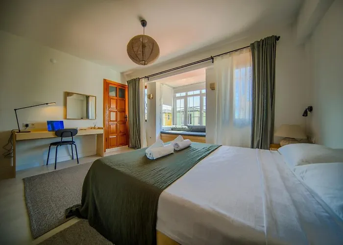 Villa Alaçatı'da Saunalı Jakuzili Çeşme