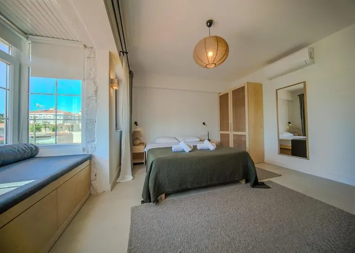 Alaçatı'da Saunalı Jakuzili * Çeşme