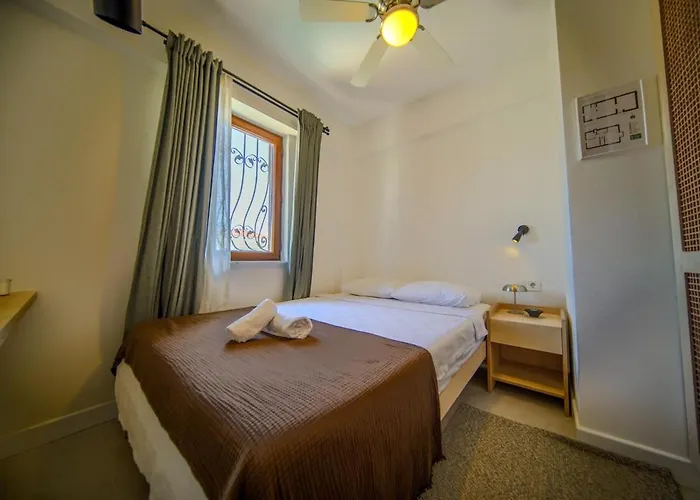 Alaçatı'da Saunalı Jakuzili * Çeşme