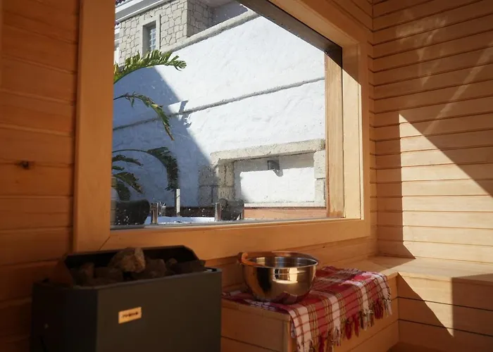 Alaçatı'da Saunalı Jakuzili