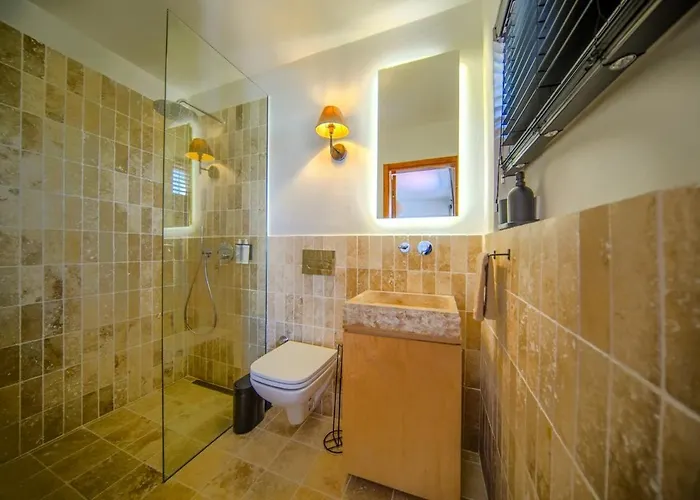 Alaçatı'da Saunalı Jakuzili Çeşme