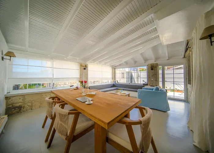 Alaçatı'da Saunalı Jakuzili * Çeşme